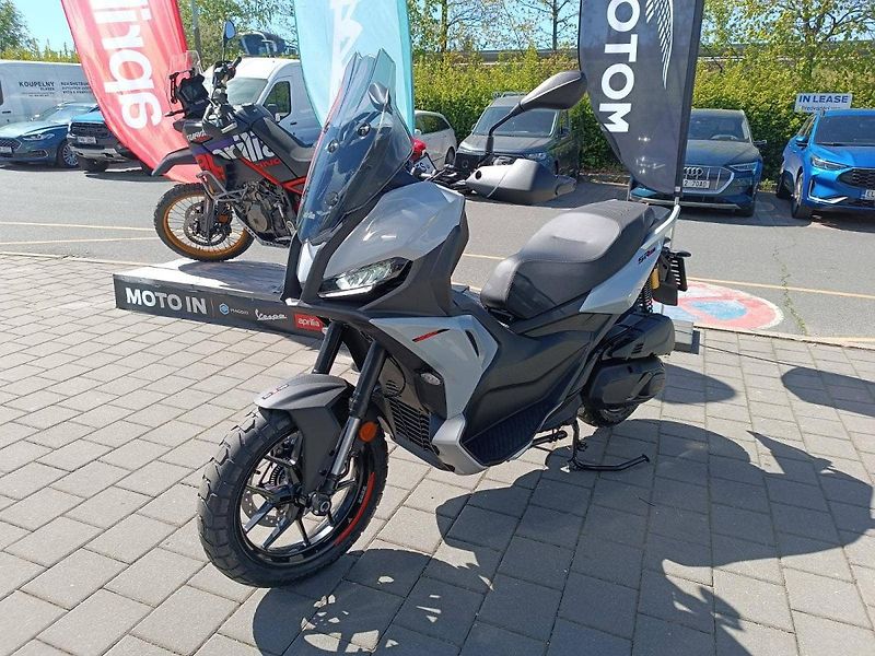 Aprilia (2026) SR GT 400 Dusty Grey - fotka 3 z 18