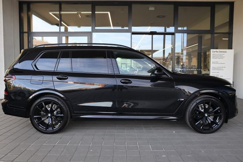 BMW X7 M60i xDrive - fotka 4 z 18