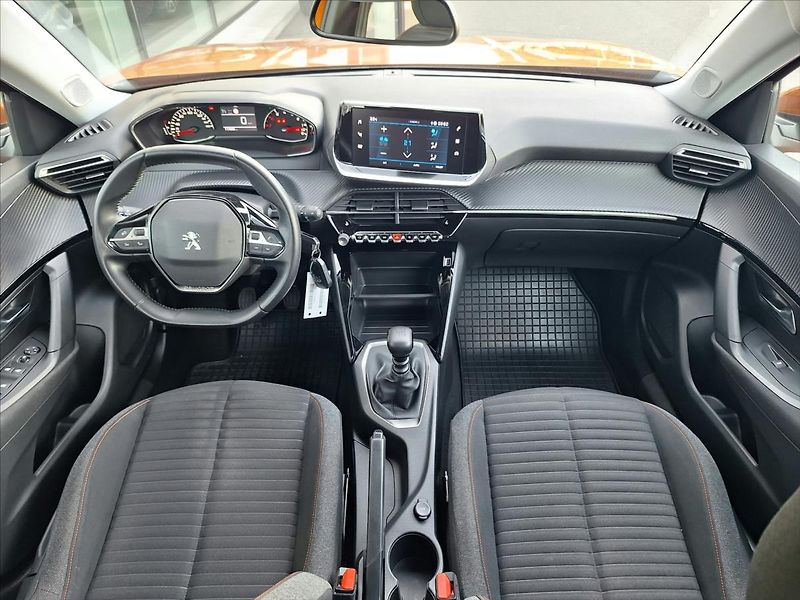 Peugeot 2008 1,2 PureTech  Active ČR 1maj - fotka 8 z 13