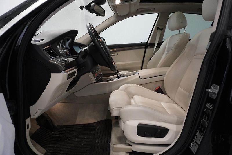 BMW Řada 5 (2014) 530D 190kW GRANTURISMO XDRIVE - fotka 11 z 32