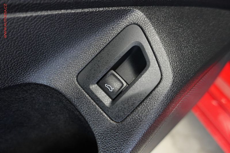 Volkswagen Passat (2019) 2.0 TDi, DSG, LED, kamera - fotka 15 z 24