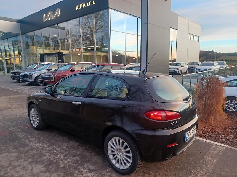 Alfa Romeo 147 1.6i 77kW - fotka 5 z 18