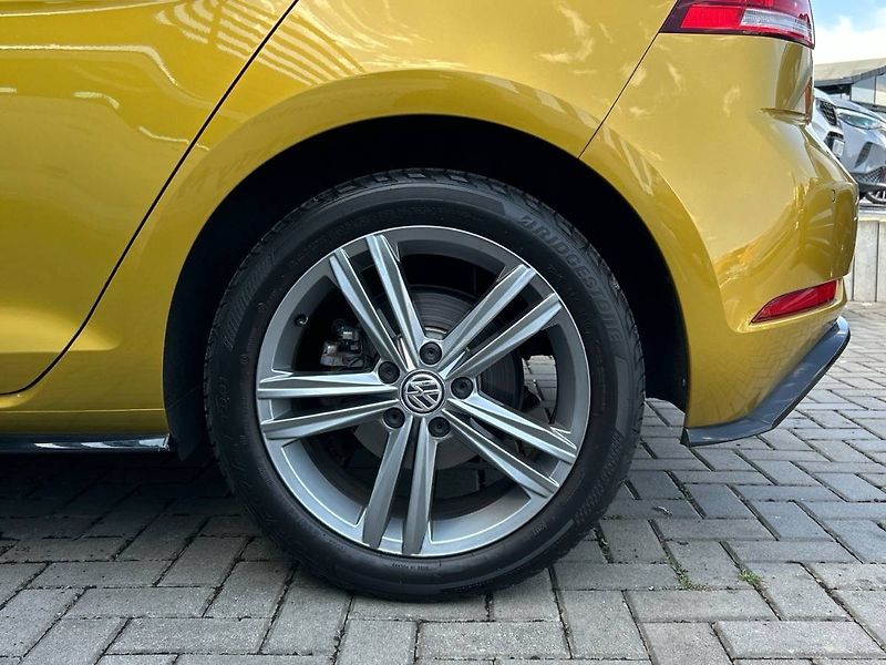 Volkswagen Golf (2018) 1.4 TSI R-Line - fotka 7 z 32