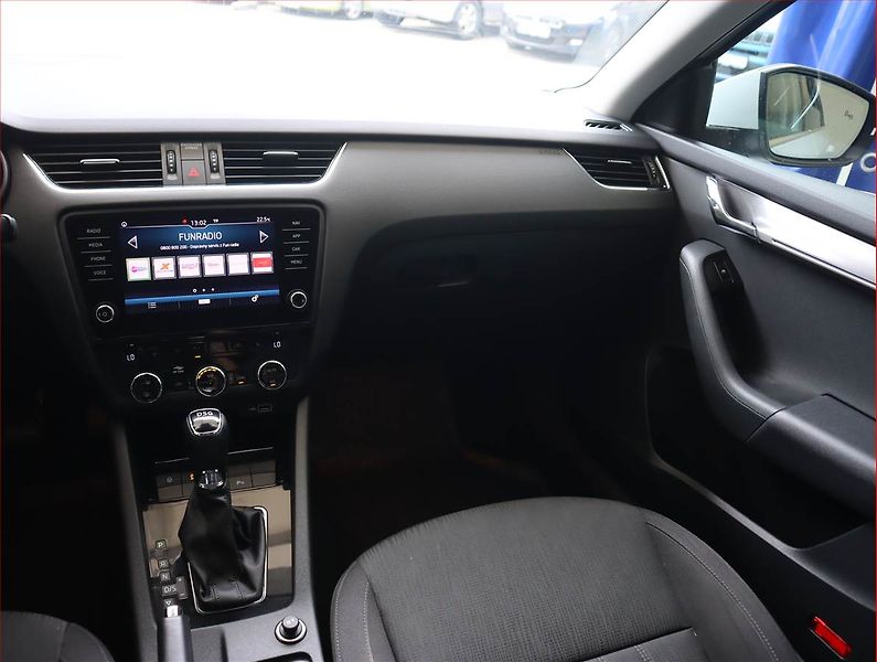 Škoda Octavia (2019) 2.0 TDI, Automat, Navi - fotka 8 z 23