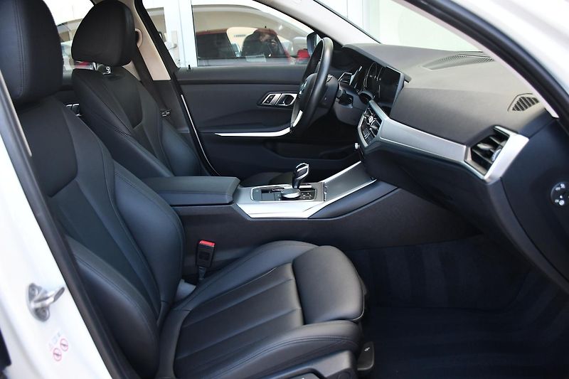 BMW Řada 3 320D xDrive 2xALU 1M ČR - fotka 18 z 38