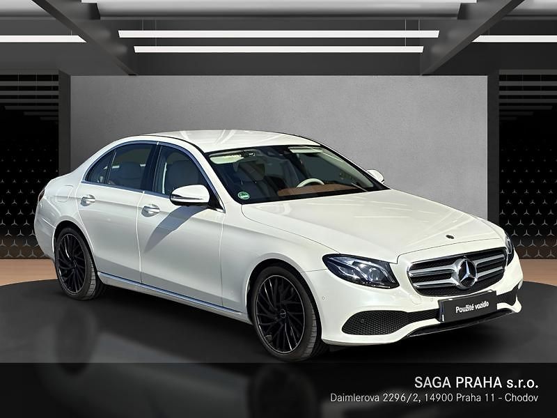Mercedes-Benz Třídy E 400 4MATIC Avantgarde Designo - fotka 8 z 18