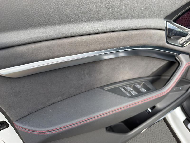 Audi SQ8 (2024) SQ8 370KW PANO Bang & Olufsen - fotka 12 z 27