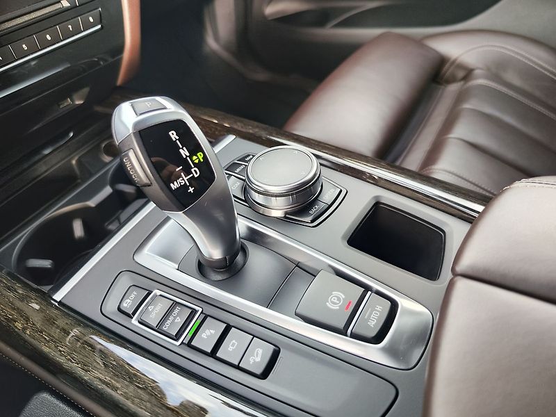 BMW X5 30d/190kW xDrive AT - fotka 27 z 38