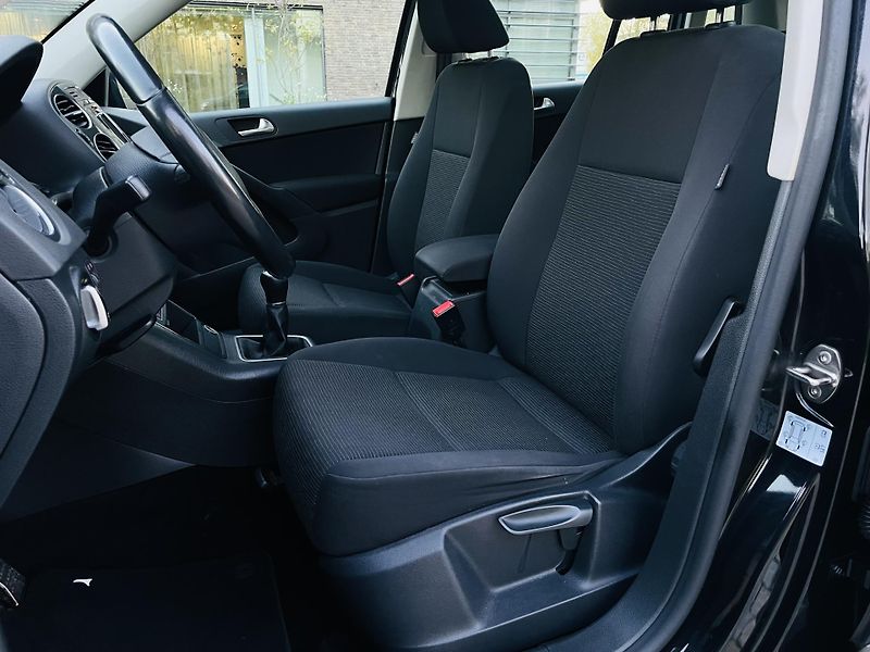 Volkswagen Tiguan 1.4TSI MANUÁL SENZORY TAŽNÉ  - fotka 28 z 45
