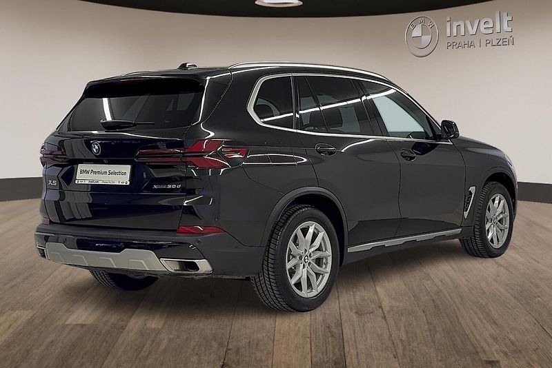 BMW X5 xDrive30d - fotka 3 z 14