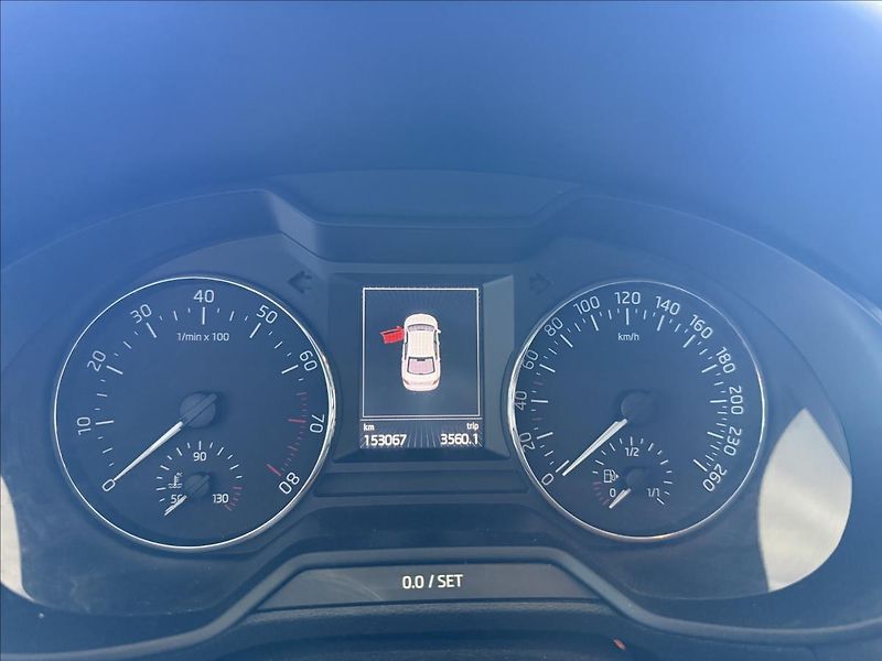 Škoda Octavia 1,4   TSI 110kW,SERVISKA,ČR - fotka 13 z 28