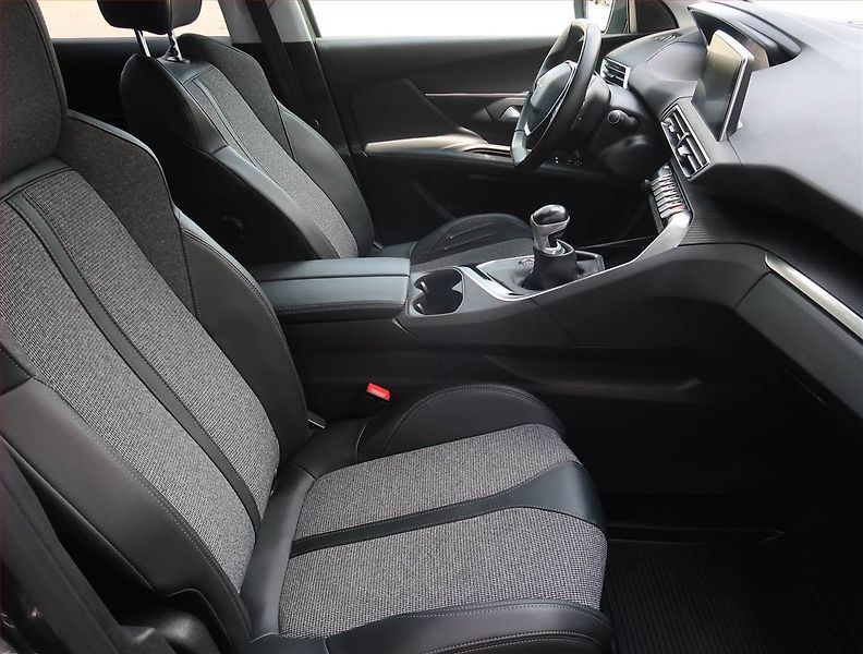 Peugeot 3008 (2020) Allure Pack 1.5 BlueHDi - fotka 9 z 21