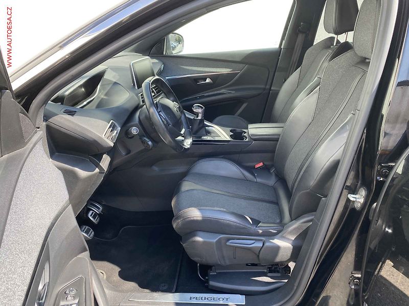 Peugeot 3008 (2019) 1.2 PT, GT Line, LED, navi - fotka 9 z 18