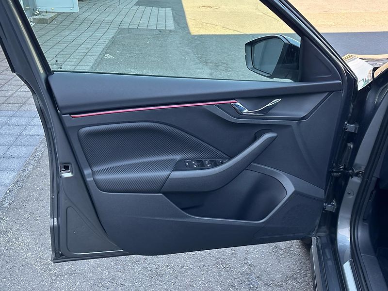 Škoda Kamiq Monte Carlo - fotka 13 z 30