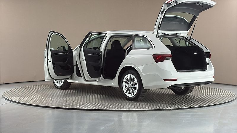 Škoda Octavia 2.0 TDI DSG Style Combi - fotka 7 z 29