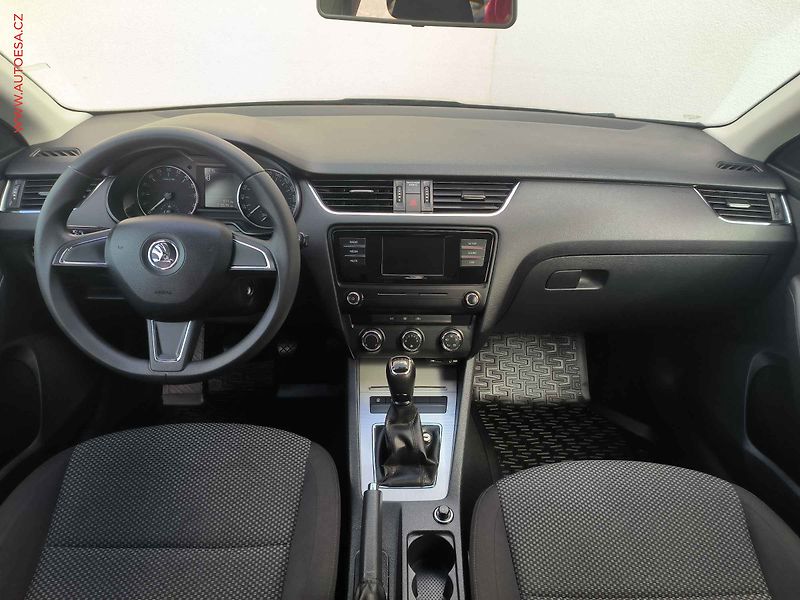Škoda Octavia (2015) 1.6TDi, ČR, AC, park.čidla - fotka 8 z 17