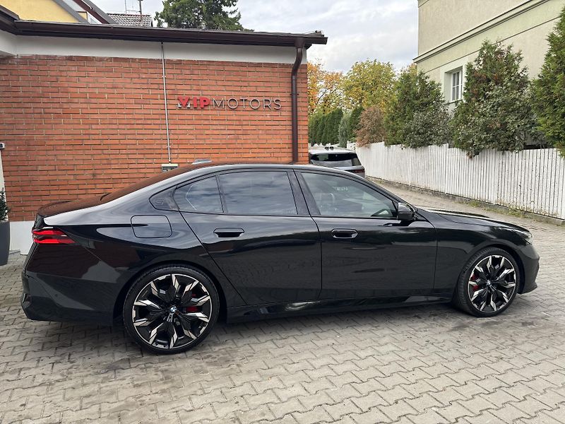 BMW Řada 5 540xD-M PRO-R21-PANO-B&W-TAŽ - fotka 7 z 35