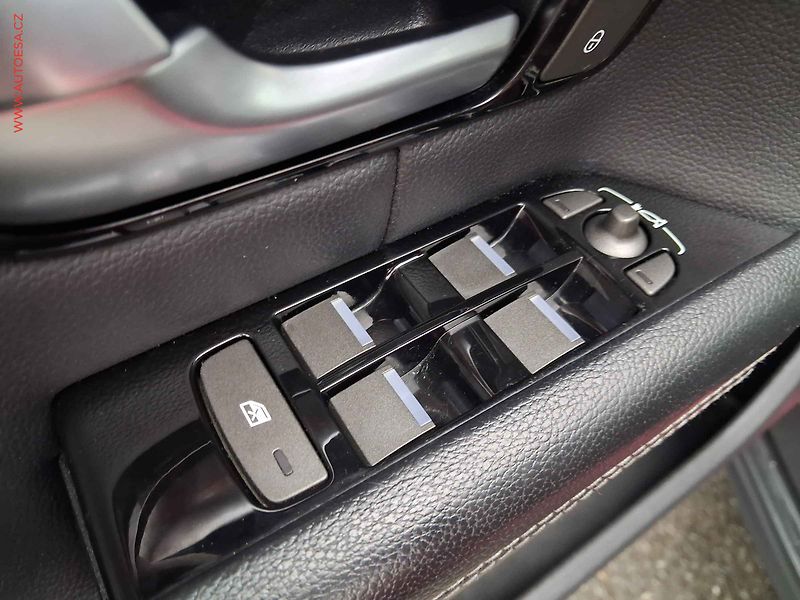 Land Rover Range Rover Evoque (2016) 2.0 TD4 4x4, AT, bixen, panor - fotka 16 z 20