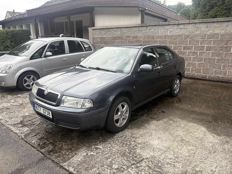 Škoda Octavia (2009) 1.6 75 kW, bezin + lpg - fotka 2 z 13
