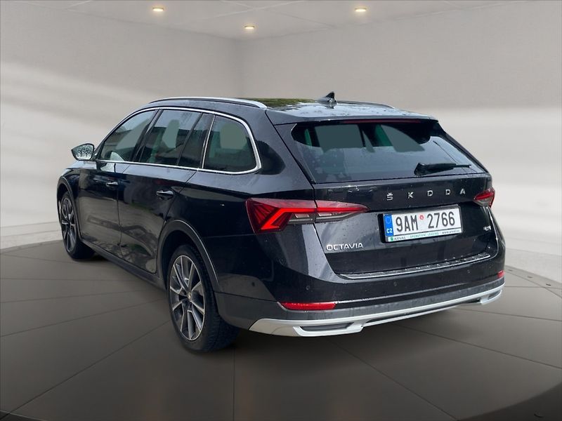 Škoda Octavia 2,0 TDI Scout 4x4 DSG - fotka 4 z 11