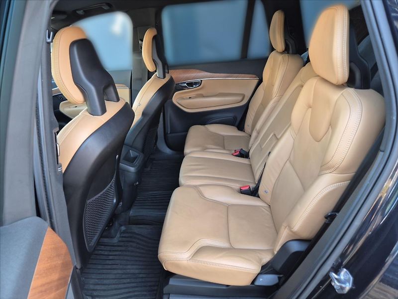Volvo XC90 2,0 D5 AWD Inscription Auto - fotka 10 z 18