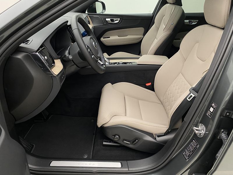 Volvo XC60 T8 AWD RECHARGE ULTRA DARK CZ - fotka 3 z 69