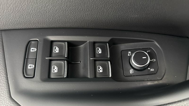 Volkswagen Touareg 3.0 TDI Tiptronic R-Line - fotka 25 z 33