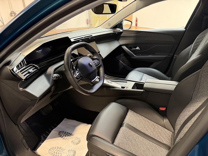 Peugeot 408 ALLURE 1.2 PureTech 130 S&S EA - fotka 5 z 17