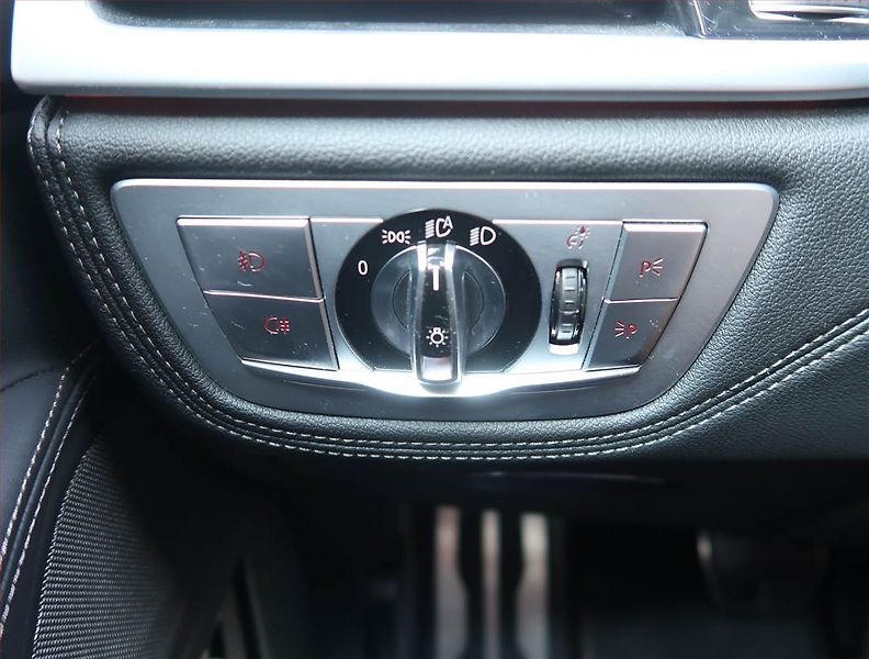 BMW Řada 7 (2019) M Paket 730 d xDrive, ČR - fotka 17 z 29