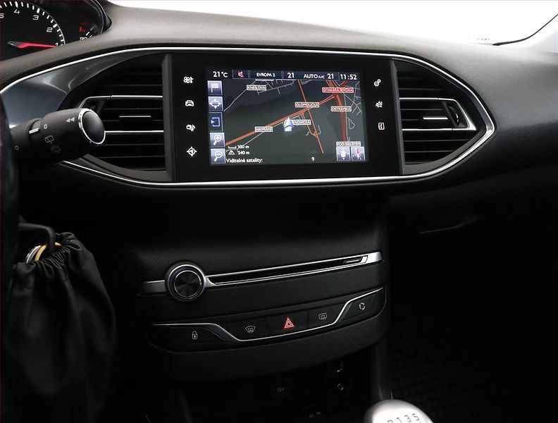Peugeot 308 (2015) 1.2 e-THP, Serv.kniha, Navi - fotka 10 z 19