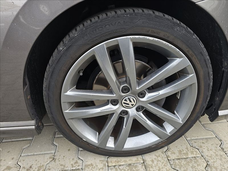 Volkswagen Golf Sportsvan 1,4TSi 110KW R-Line NAVI - fotka 41 z 47