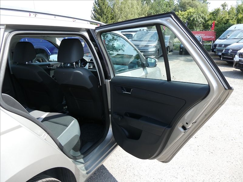Škoda Fabia 1,4 TDi 66kW 2.majitel,servisk - fotka 25 z 44