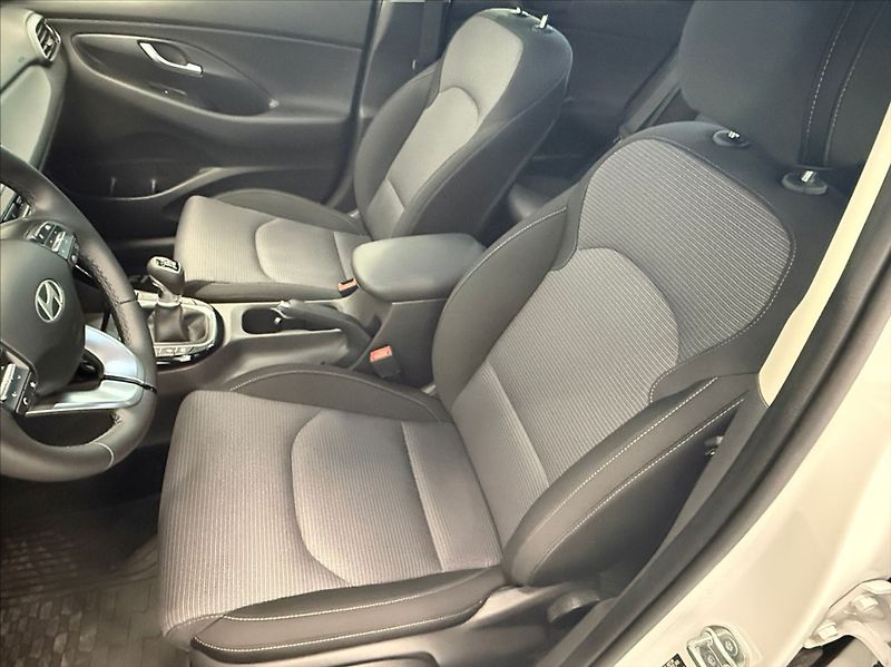 Hyundai i30 1,5 TGDI SMART CLIMA 3390km - fotka 7 z 18