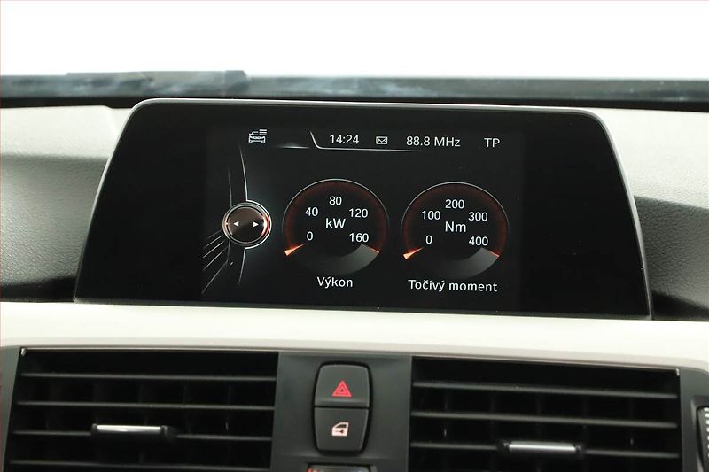 BMW Řada 3 (2017) 318 d, Automat, Tempomat - fotka 13 z 20