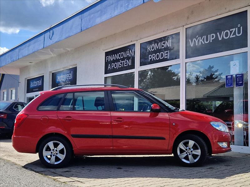 Škoda Fabia 1,2 TSI SENZORY TAŽNÉ VÝHŘEV - fotka 6 z 33