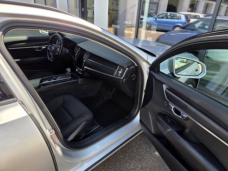 Volvo V90 (2018) D4 2.0 140kW - fotka 40 z 43