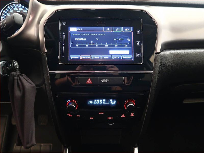 Suzuki Vitara (2022) 1.4 BoosterJet - fotka 12 z 16