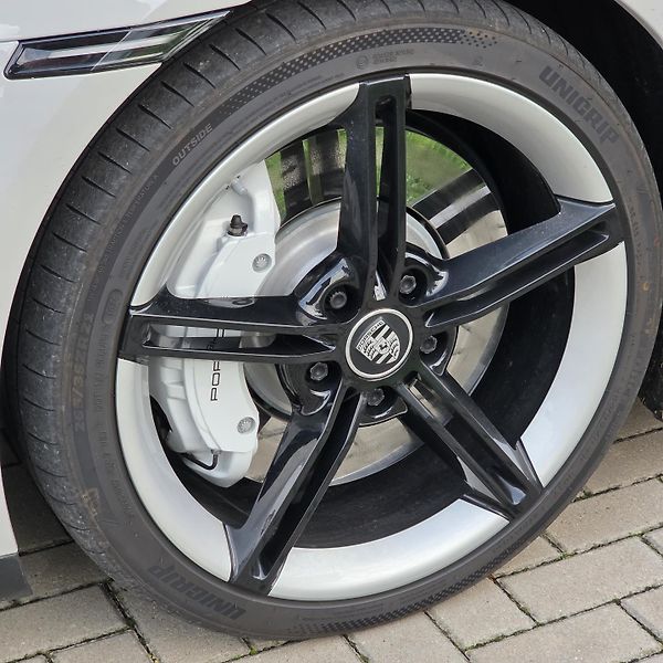 Porsche Taycan (2022) - fotka 24 z 26