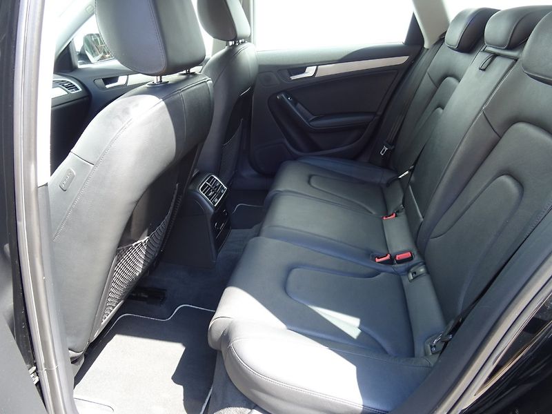 Audi A4 (2012) 2.0TDi,130kW,1maj,s.kni,navi - fotka 18 z 24