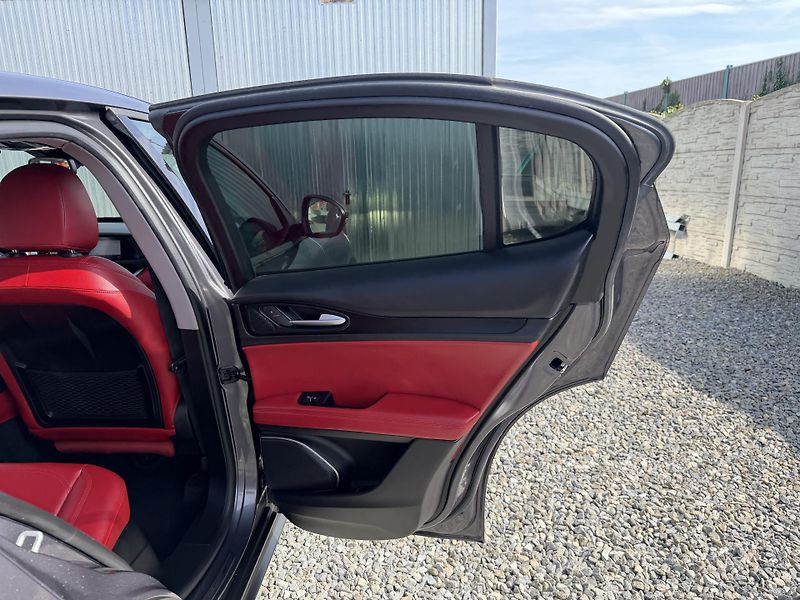 Alfa Romeo Stelvio 2.2JTDM Q4 4x4 210PS VELOCE 1A - fotka 119 z 167