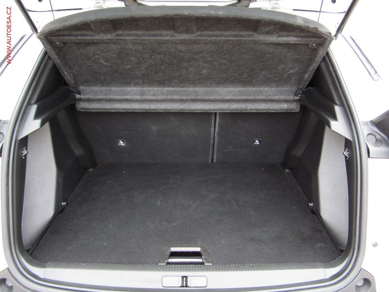 Peugeot 2008 (2021) 1.2PT, Allure - fotka 7 z 22