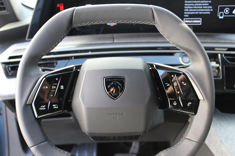 Peugeot 5008 (2026) ALLURE Hybrid 145 e-DCS6 - fotka 27 z 33