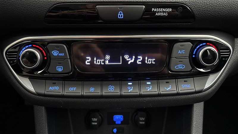 Hyundai i30 1.0 T-GDI Smart Kombi - fotka 12 z 27