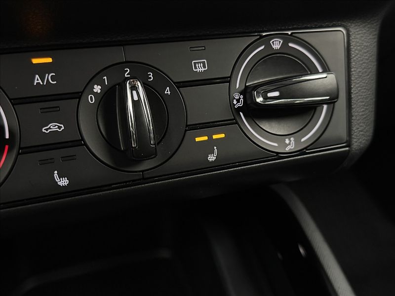 Škoda Kamiq 1,5 TSi 110kW VÝHŘEV TAŽNÉ ČR - fotka 23 z 35