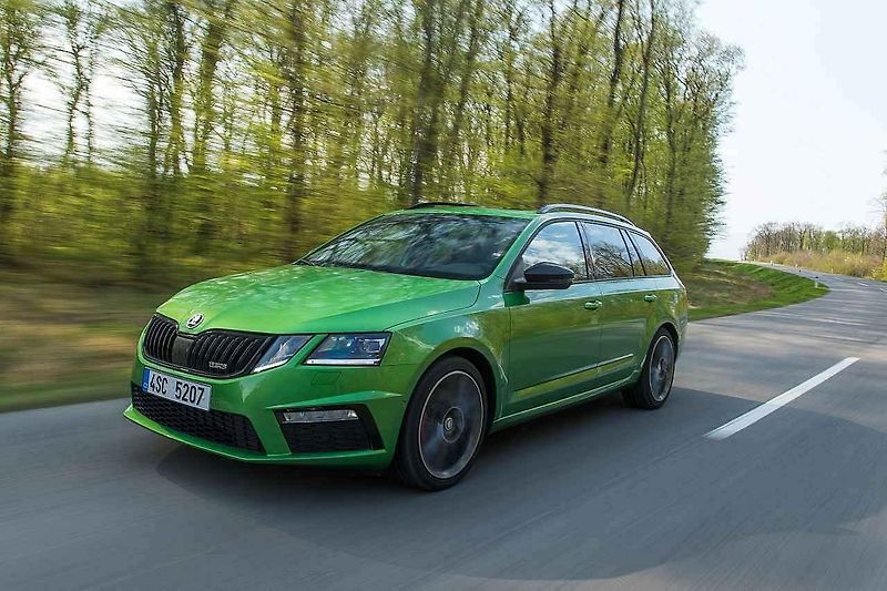 Škoda Octavia Combi RS a Škoda Octavia Scout.