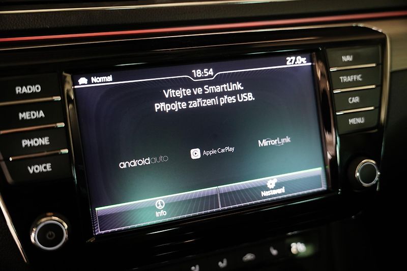 Škoda Superb - fotka 10 z 16