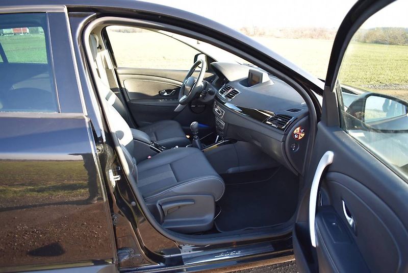 Renault Mégane 1,9 DCi BOSE,96KW,NAVI,PĚKNÝ - fotka 13 z 17