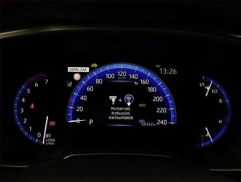 Toyota Corolla (2020) GR Sport 1.8 Hybrid - fotka 9 z 19