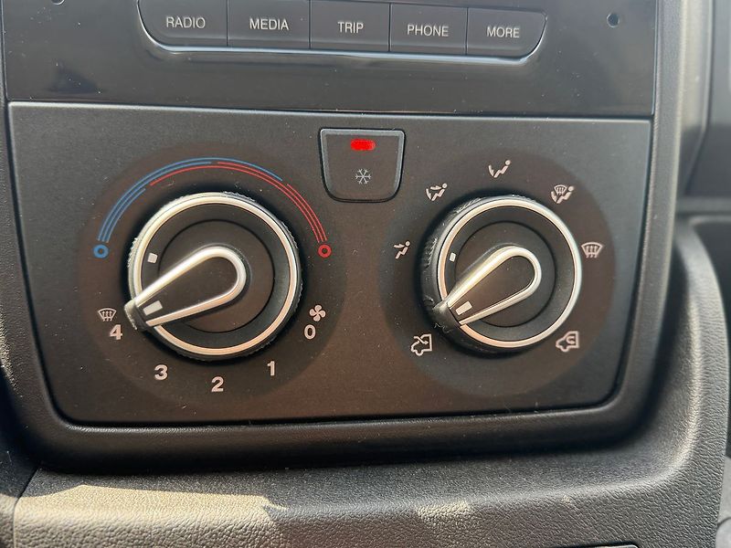 Peugeot Boxer 2.2BHDI 88kw*L1H1*CZ*DPH* - fotka 25 z 29