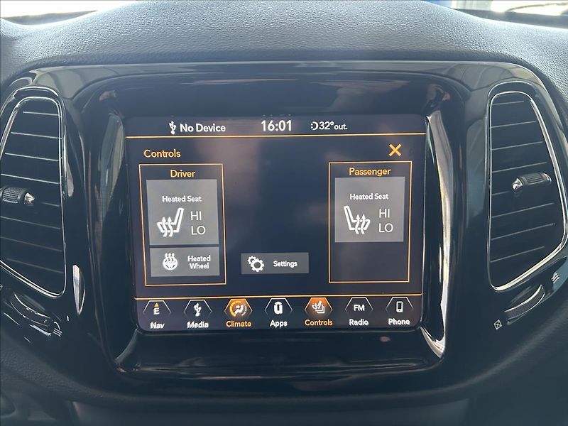 Jeep Compass 2,0   M-Jet 103kW,4x4 - fotka 17 z 26